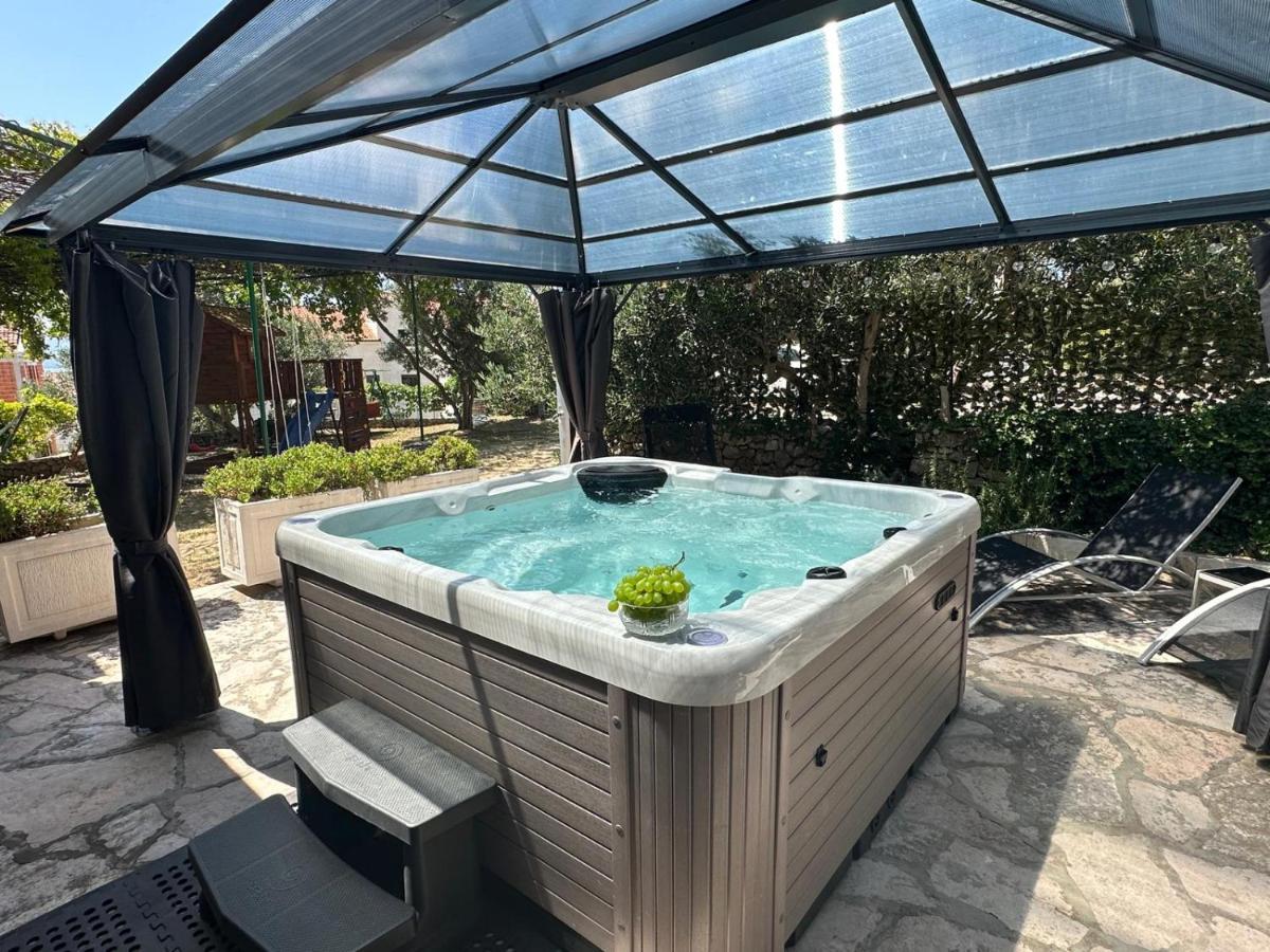 Vacation House Marin With Jacuzzi - Bol, Brac Luaran gambar
