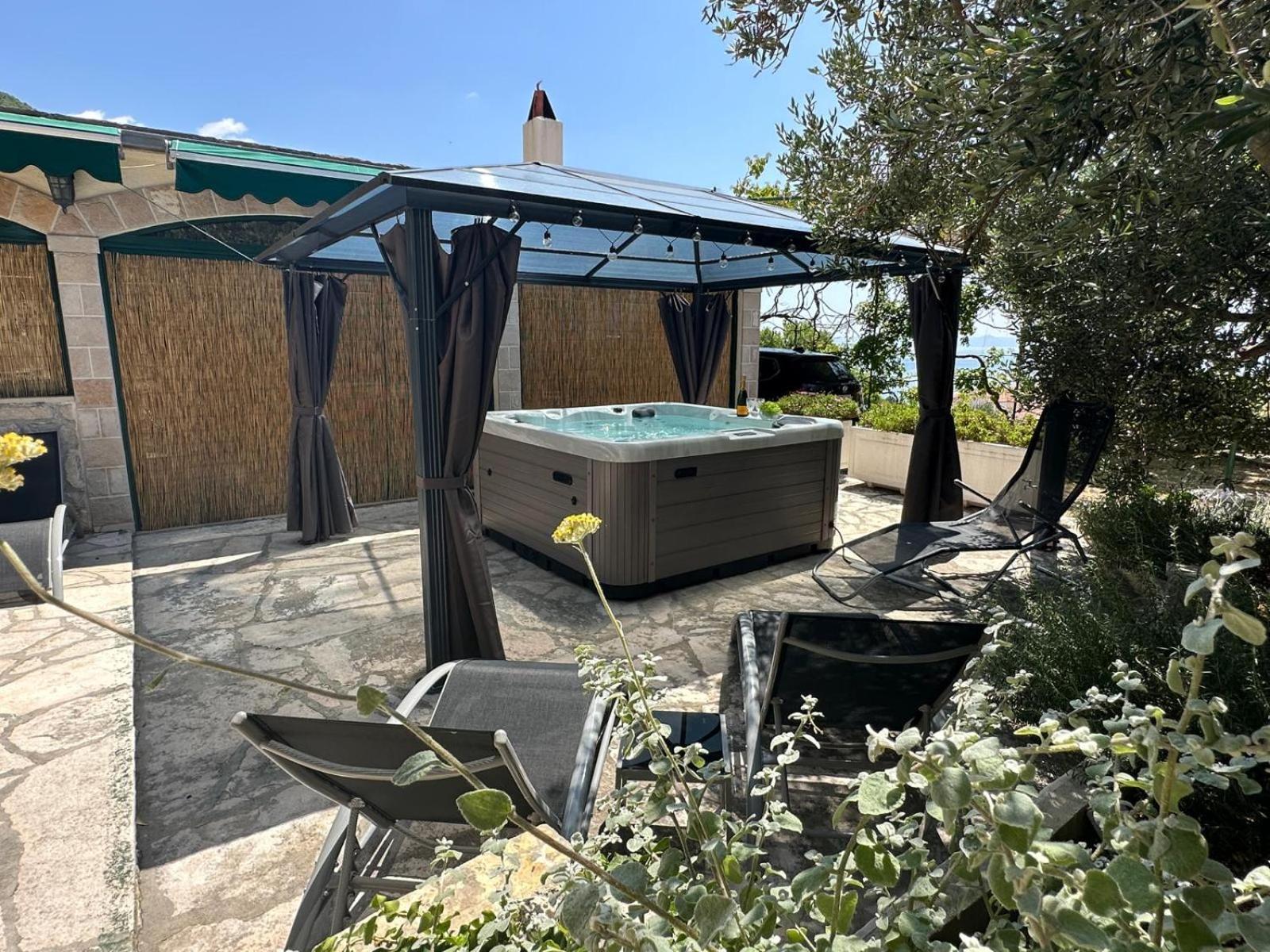Vacation House Marin With Jacuzzi - Bol, Brac Luaran gambar