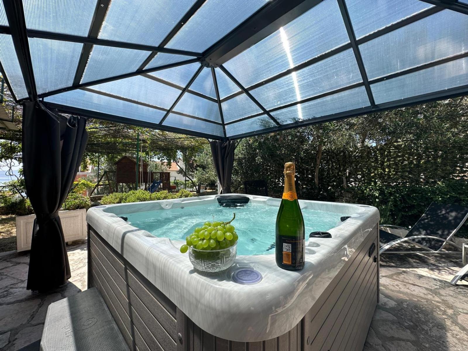 Vacation House Marin With Jacuzzi - Bol, Brac Luaran gambar